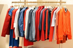 Podela polovne garderobe u subotu u dvorištu Crvenog krsta