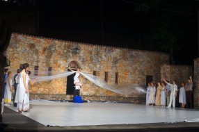 Predstava "Grk Zorba" oduševila gledaoce na Letnjoj pozornici