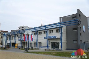 Sanacija "Zmajeve" fiskulturne sale i novi lift za osobe sa invaliditetom na bazenu "Prozivka" do kraja godine