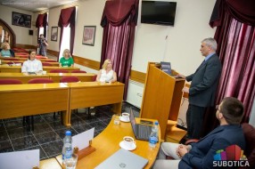Preduzetnici za okruglim stolom: Problemi, prepreke i rešenja