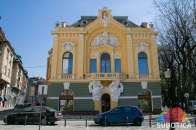 Atlasi na zgradi Gradske biblioteke zasijali novim/starim sjajem