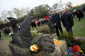Novi spomenik "Ptica slomljenih krila"