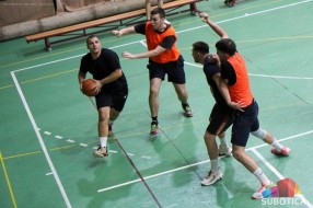 Učenici "MESŠC-a" pod obručem prikupili 65.000 dinara za lečenje Leone Kovač