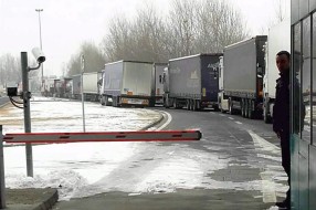 Teretni saobraćaj ka Hrvatskoj i Mađarskoj i dalje usporen