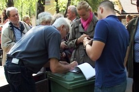 Podeljene kante u MZ "Novi grad"