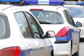 Oskrnavljene nadgrobne ploče na Kerskom groblju