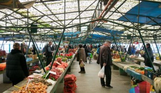 Na Mlečnu pijacu po namirnice za uskršnju trpezu
