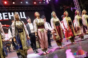 Duh tradicije u igrama i pesmama Folklornog ansambla "Venac" iz Gračanice