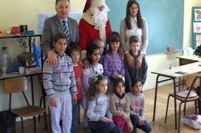 Udruženja Crnogoraca dodelilo 110 paketića učenicima OŠ "Sečenji Ištvan" i OiSŠ "Žarko Zrenjanin"