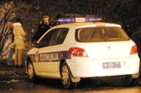 Nepoznati muškarac pesnicama izudarao zamenika komandira