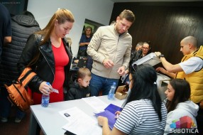 Prikupljeni potpisi podrške listi „Aleksandar Vučić – Srbija ne sme da stane“