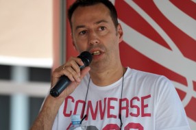 Takmičenje u brzom jedenju viršli na Trgu (voditelj: Prljavi Inspektor Blaža)