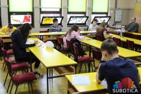 Testom iz srpskog, odnosno maternjeg jezika počelo polaganje male mature za osnovce