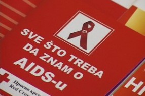 Petoro novoinficiranih virusom hiv-a
