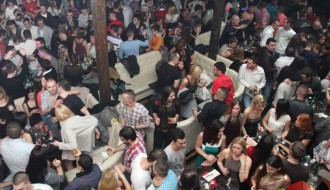 Oko 4.000 Subotičana dočekalo Novu godinu na Gradskom trgu uz pesmu i vatromet