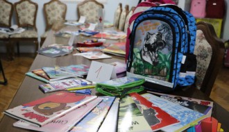 Crveni krst sa donatorima obezbedio 59 paketa školskog pribora za socijalno ugroženu decu