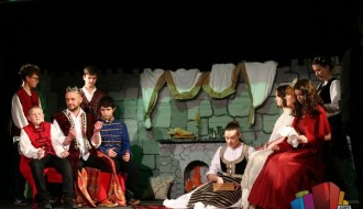 Predstava „Ovako mi rastemo“ OŠ „Đuro Salaj“ oduševila Subotičane