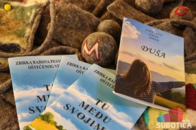 Održana promocija zbirke pesama i izložba radova Udruženja slepih i slabovidih