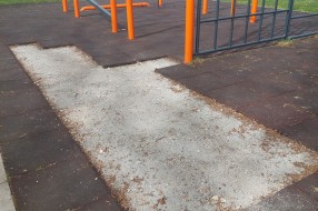 Tartan ploce izvađene (sportski tereni na Paliću)