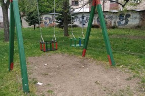 Loše stanje igrališta u Petrinjskoj ulici (Teslino naselje)
