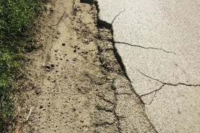 Oštećen kolovoz u Mačvanskoj ulici