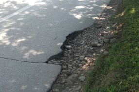 Oštećen kolovoz u Mačvanskoj ulici