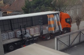 Povremeno neprohodan put zbog istovara u ulici Branka Radičevića