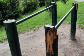 Sprave za vežbanje u parku na Prozivci se raspadaju