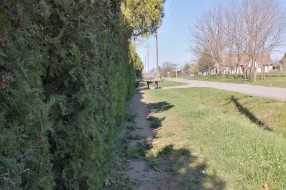 Roditelji uredili park kod igrališta u Bikovu
