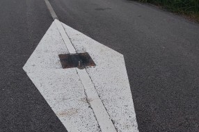 Pešačka staza kod Paprika čarde - šiljak na putu