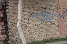 Slomljen potporni stub balkona kod Bambino fabrike
