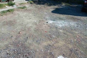 Razbacano smeće i neprijatan miris kod Buvljaka