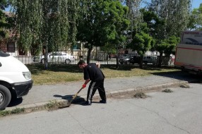 Na Kvantaškoj pijaci smeće i nepokošena trava