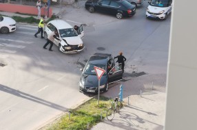 Opasna raskrsnica na uglu Kumičićeve i Matije Gubca (česte saobraćajke)
