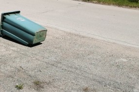 Bacanje kanti za otpatke nakon pražnjenja