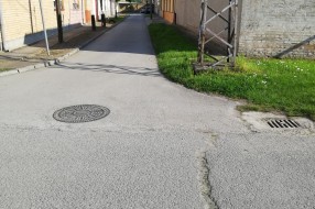 Saobraćajni znak za slepu ulicu na početku Ulice Žarka Vasiljevića