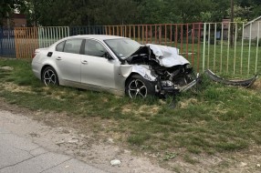Havarisan auto u Kertvarošu godinu dana na zelenoj površini ostavljen