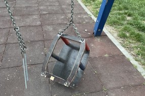 Polomljeno decje igralište u Tokiju