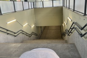 Kako preći prugu kolicima u podzemnom prolazu? Lift ne radi