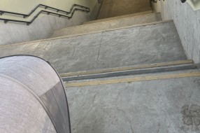 Kako preći prugu kolicima u podzemnom prolazu? Lift ne radi