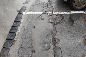 Rupe i voda u centru grada (ulica Matije Gupca)