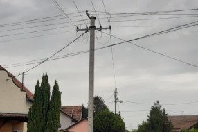 Ošteća elektro bandera na uglu ulica Save Kovačevića i Endre Adija