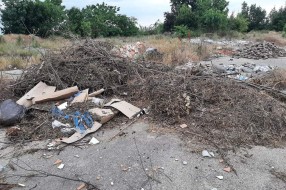 Divlja deponija u selu Gabrić sve veća i veća