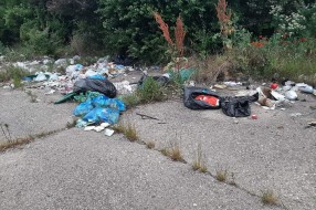 Divlja deponija u selu Gabrić sve veća i veća