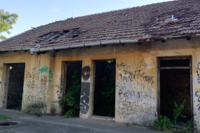 Zapušten i neupotrebljen objekat u MZ "Peščara"