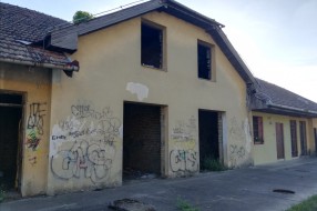 Zapušten i neupotrebljen objekat u MZ "Peščara"