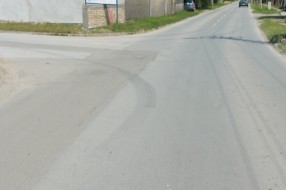 Pešački prelaz i barijera kod skretanja za bazen u Dudovoj šumi
