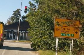 Ne vidi se desni semafor na raskrsnici Horgoškog i Kanjiškog puta