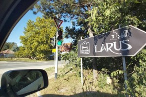 Ne vidi se desni semafor na raskrsnici Horgoškog i Kanjiškog puta