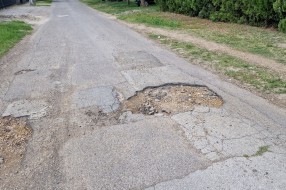 Velike rupe na putu u Vrnjačkoj ulici